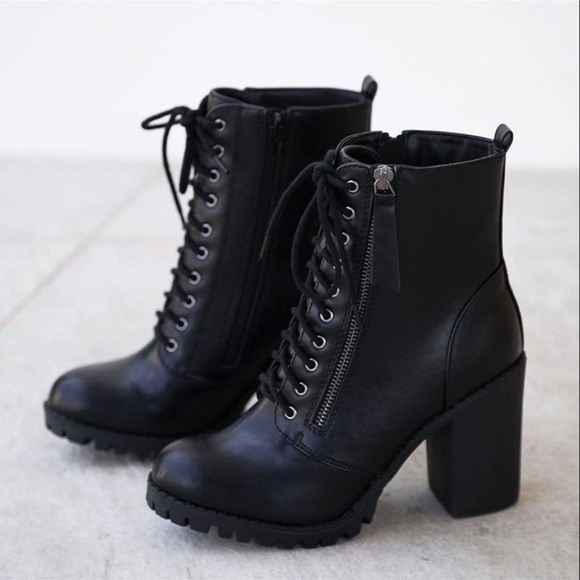 NEW Nina Lace Booties- in Black - Picture 2 of 6